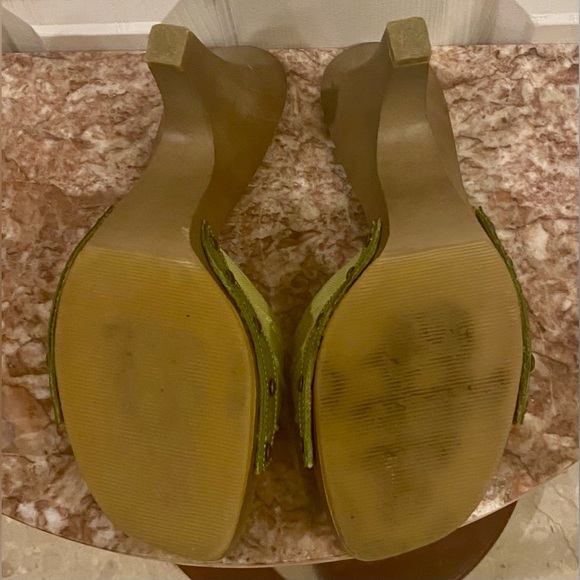 BAMBOO Green Flower Shoes; Size 9; EUC. - Picture 5 of 8